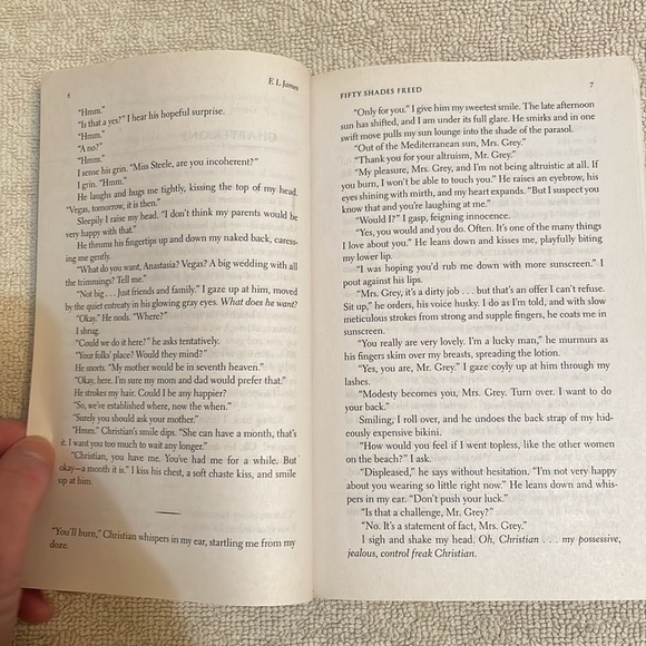 🌈2/$8  Fifty Shades Freed #3 in the Fifty Shades Series - Picture 10 of 12